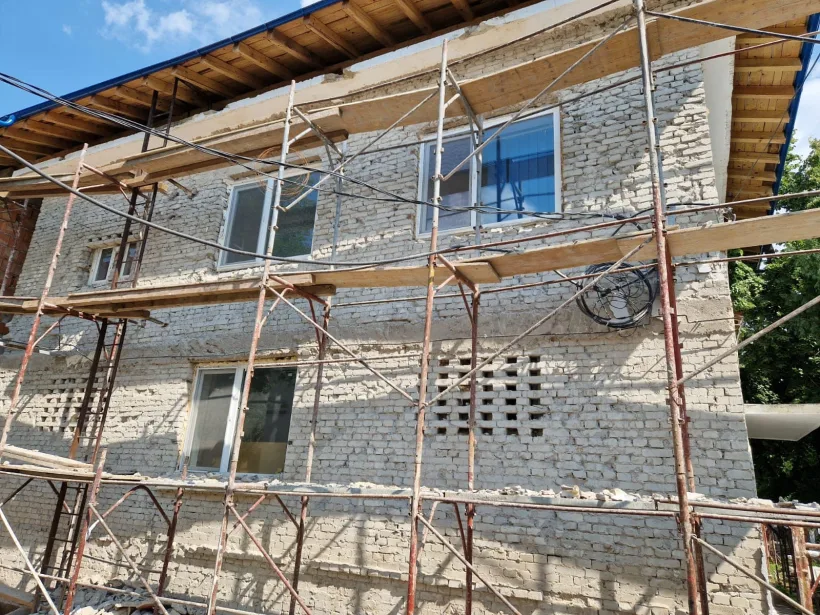 A început eficientizarea energetică a spitalului din Târgu Bujor   