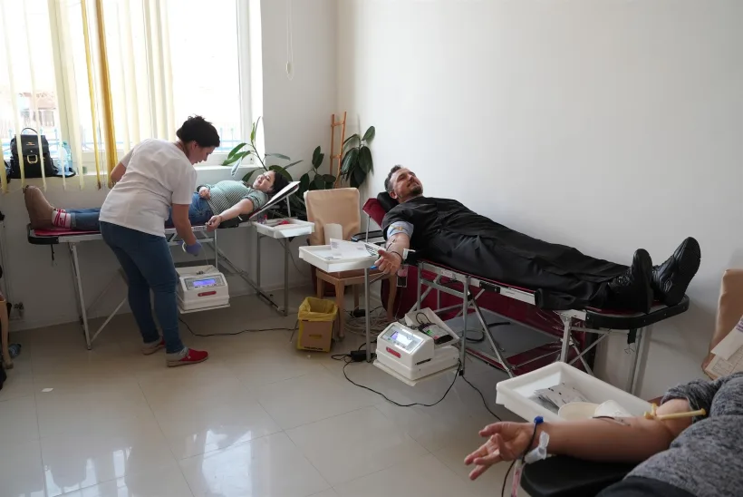 25 de liceeni, printre voluntarii campaniei de donare de sânge din Protopopiatul Tecuci   
