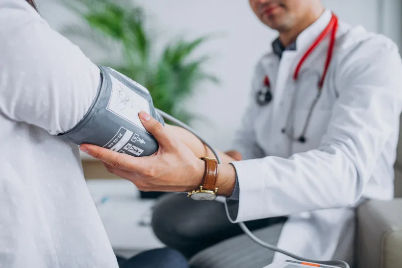 Medicii care pleacă „la ora 11-12” de la spitalul public pentru a lucra la privat pot fi concediați