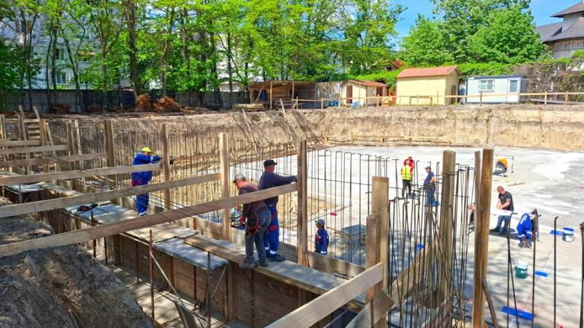 Pregătiri pentru turnarea fundației noului Centru Integrat de Îngrijiri Paliative din Galați
