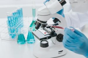 22 de milioane de euro pentru laboratoarele de microbiologie