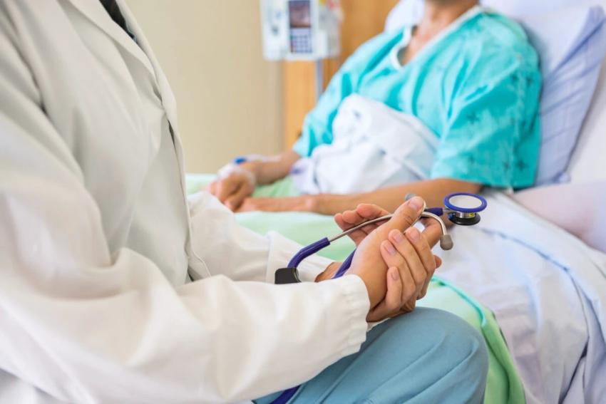 Bolnavii de cancer pot primi, la cerere, 100% din banii acumulați în fondurile de pensii private