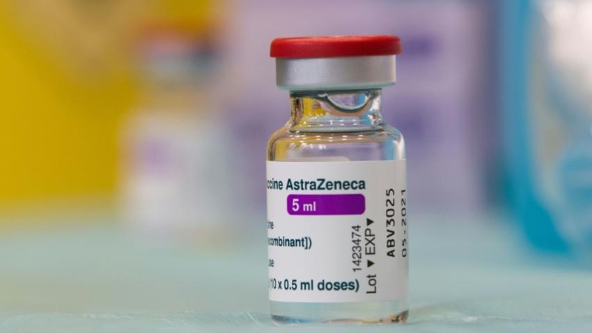 Peste 430.000 de doze de vaccin AstraZeneca ajung vineri în România